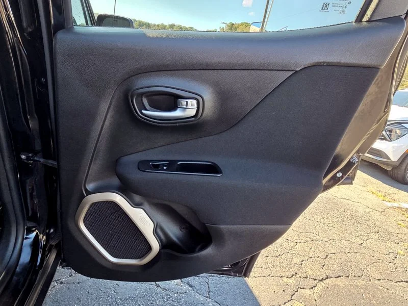 Used 2017 Black Jeep Latitude image 15