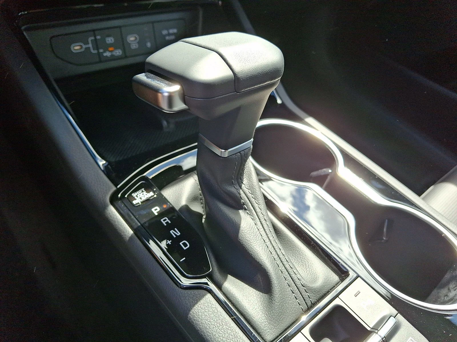 New 2026 Aurora Black Pearl Kia GT-Line AWD image 8