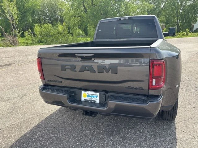 New 2026 Granite Crystal Metallic Clear-Coat Exterior Paint RAM Laramie image 4