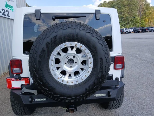 Used 2018 White Jeep Unlimited Sahara image 4