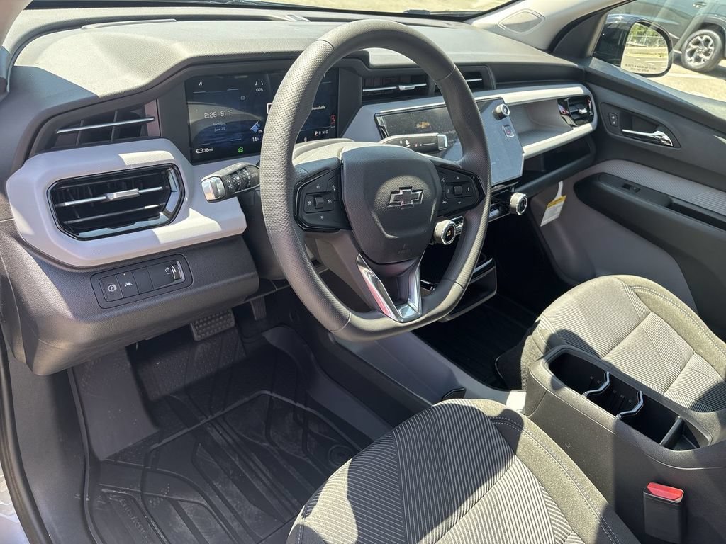 New 2027 Sterling Grey Metallic Chevrolet LT image 11
