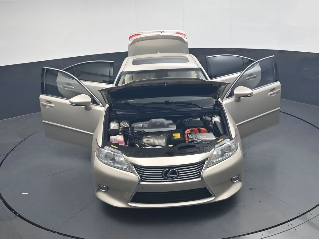 Used 2013 Beige Lexus 300h image 38