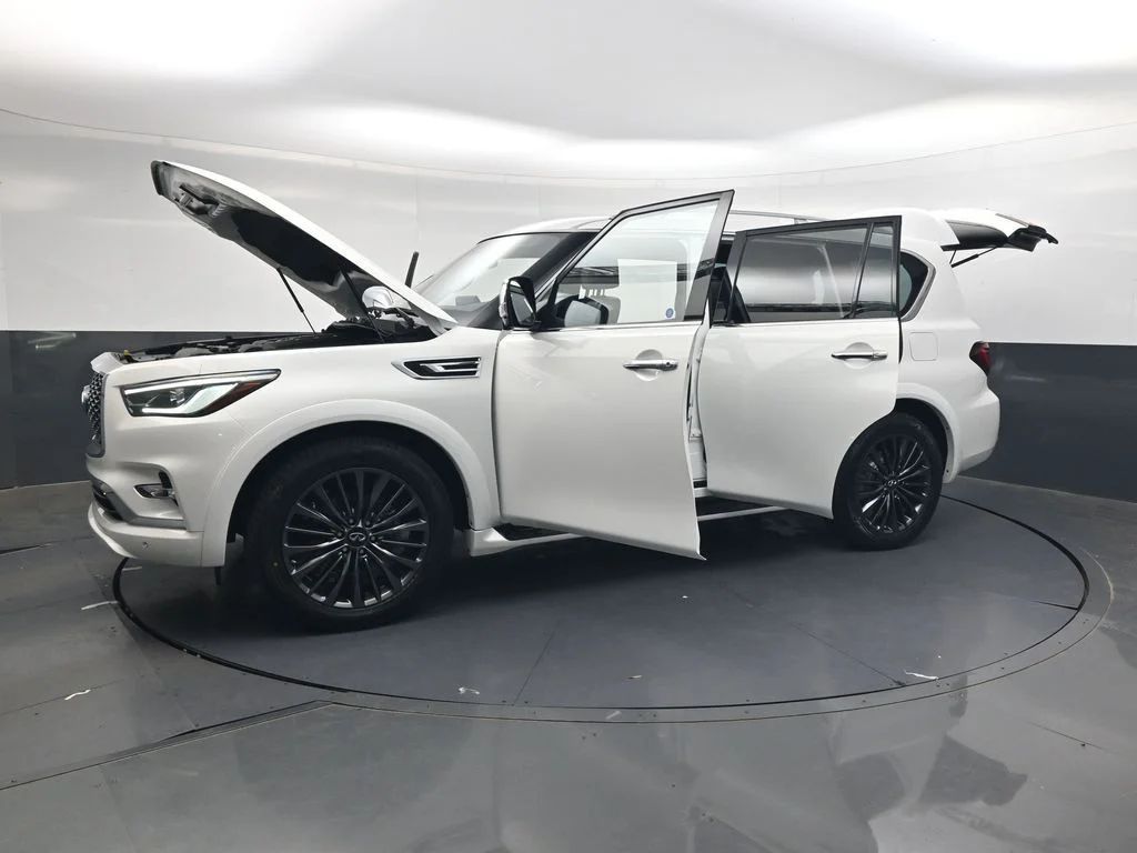 Used 2023 White INFINITI Sensory image 53
