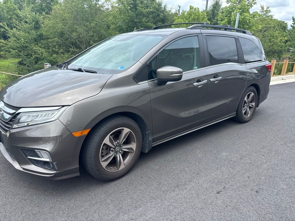 Used 2018 Pacific Pewter Metallic Honda Touring image 2
