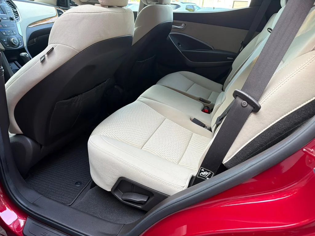 Used 2014 Red Hyundai Base image 20
