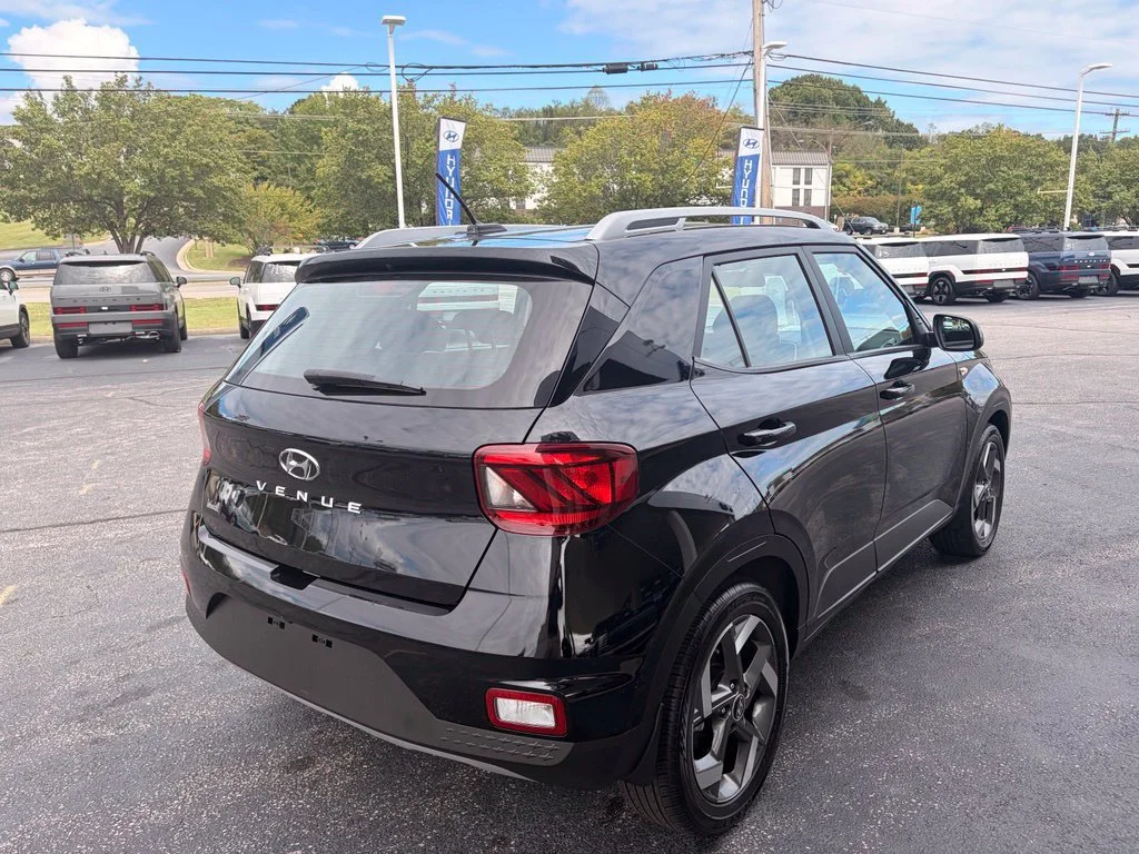 Used 2024 Onyx Black Hyundai SEL image 6