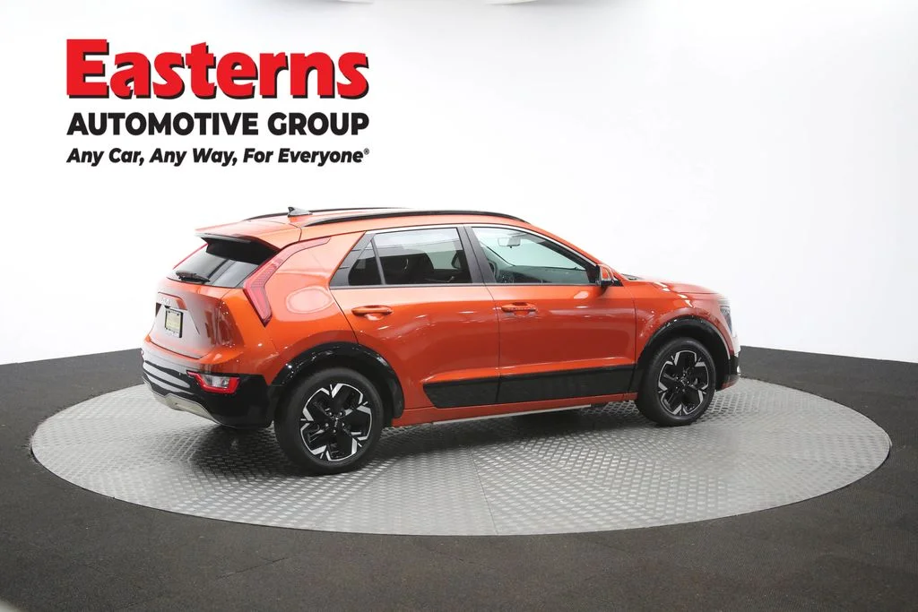 Used 2023 Red Kia Wind image 42