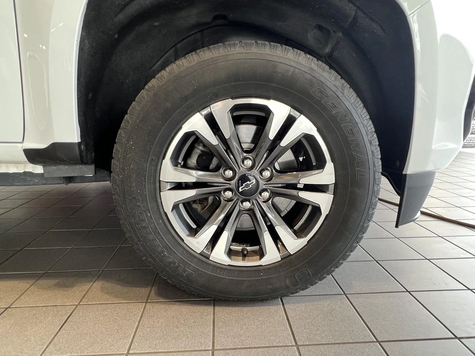 Used 2022 SUMMIT WHITE Chevrolet 4WD Z71 image 9