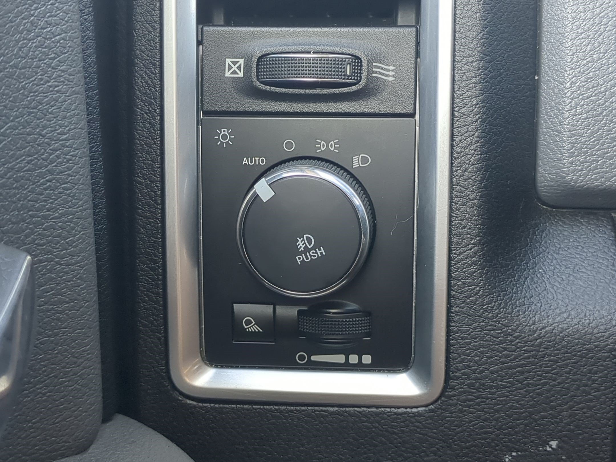 Used 2017 Granite Crystal Metallic Clearcoat Ram SLT image 19