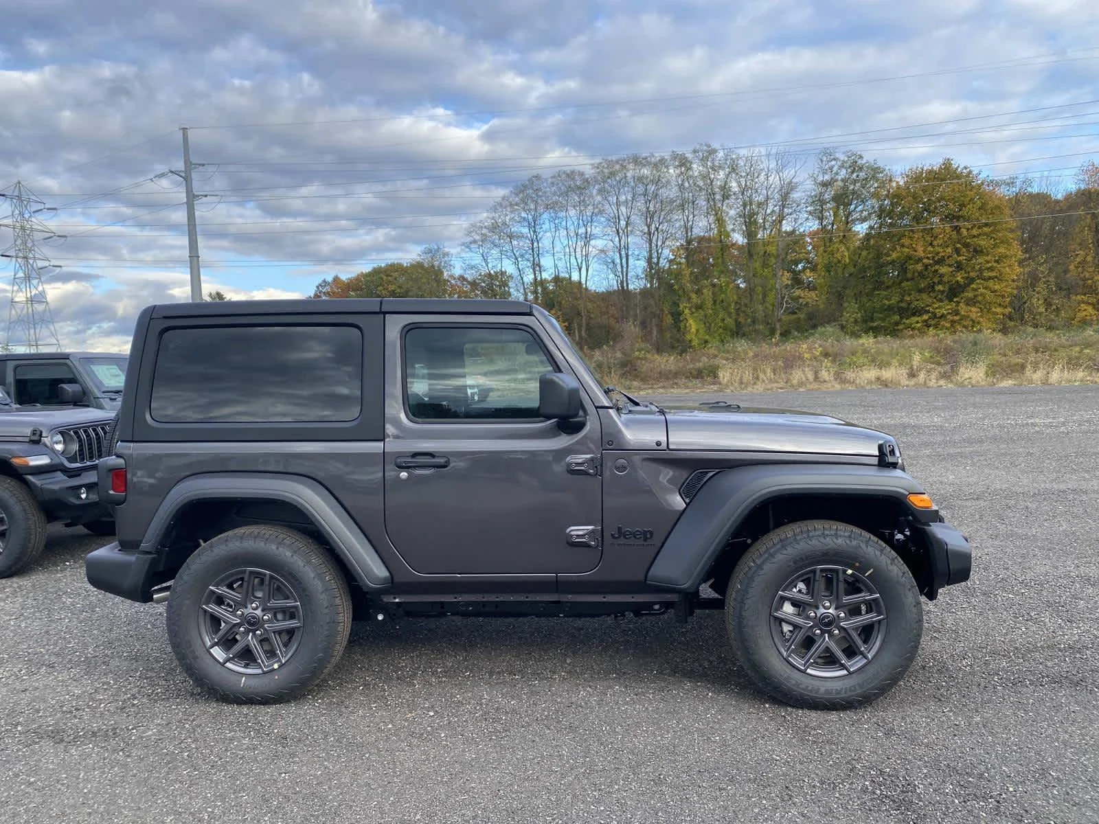 New 2026 Granite Crystal Metallic Clear-Coat Exterior Paint Jeep Sport S image 2