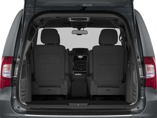 Used 2014 True Blue Pearlcoat Chrysler Touring image 13