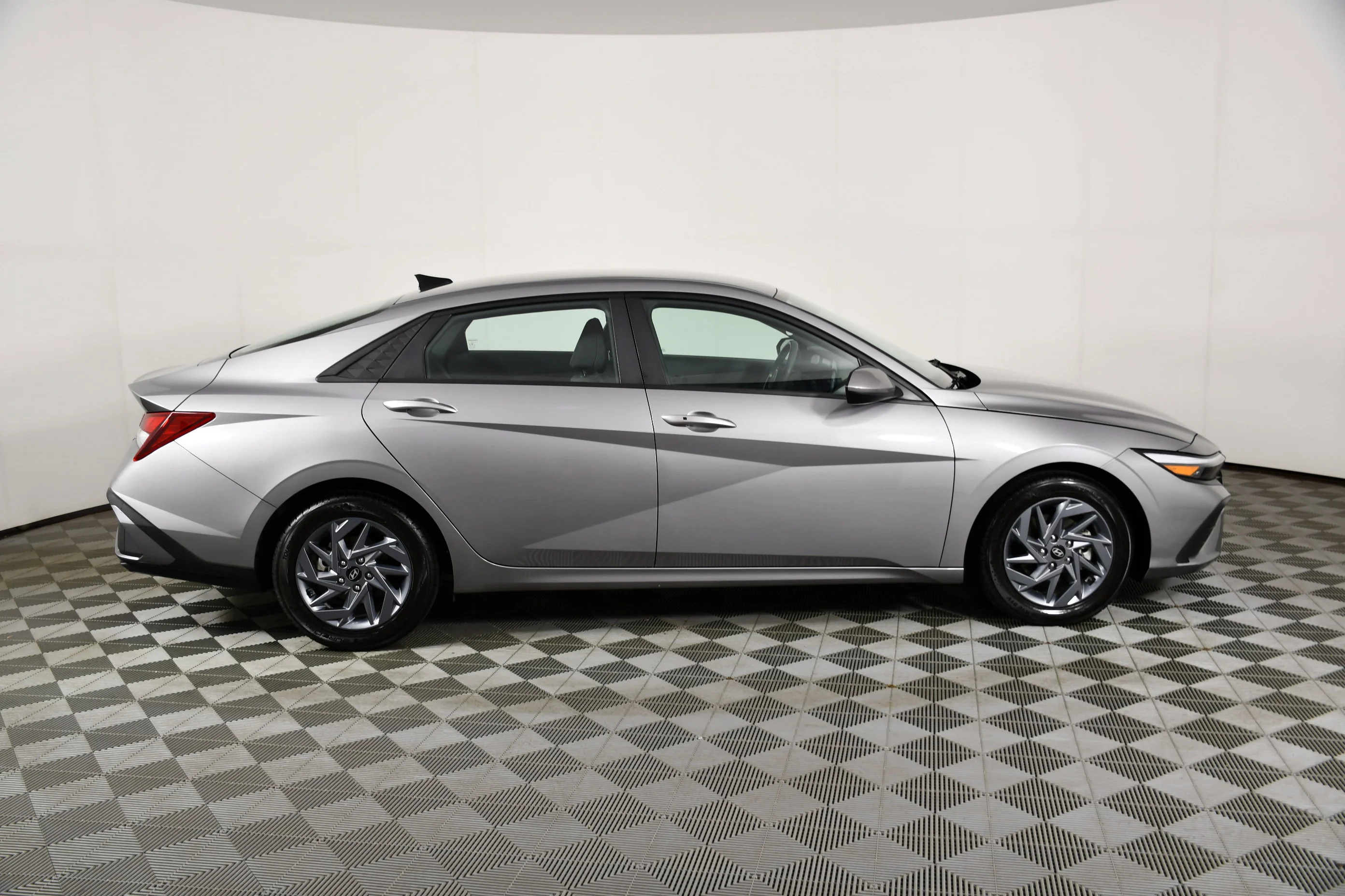 Used 2024 Fluid Metal Hyundai SEL image 5