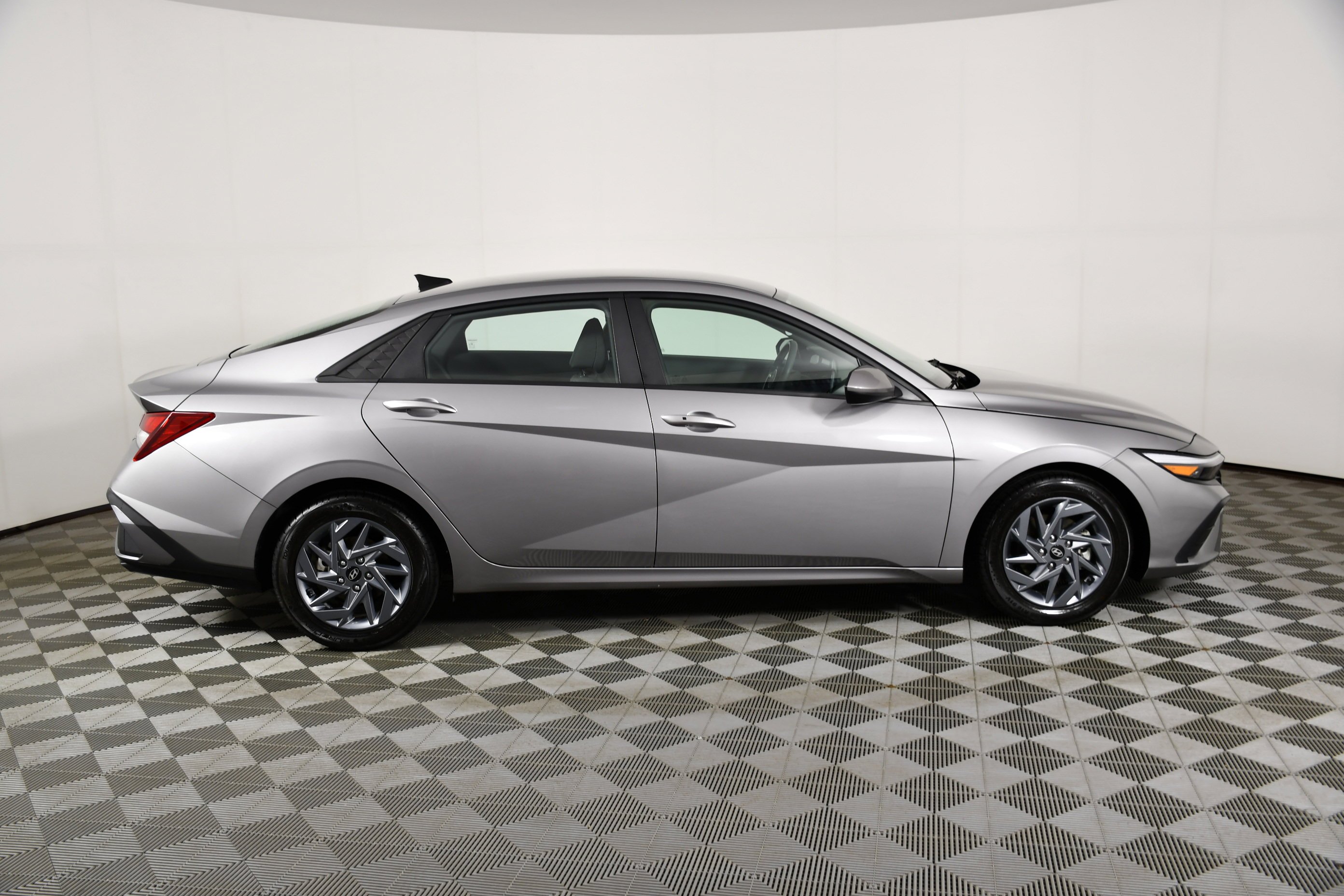 Used 2024 Fluid Metal Hyundai SEL image 5