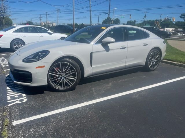 2022 Porsche Panamera 4S's photo