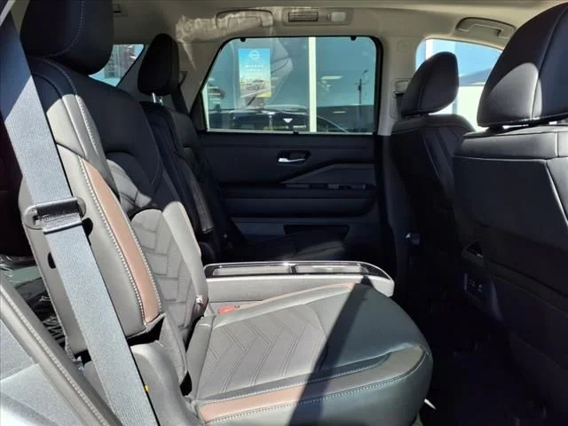 2025 Nissan Pathfinder Platinum - Photo 7