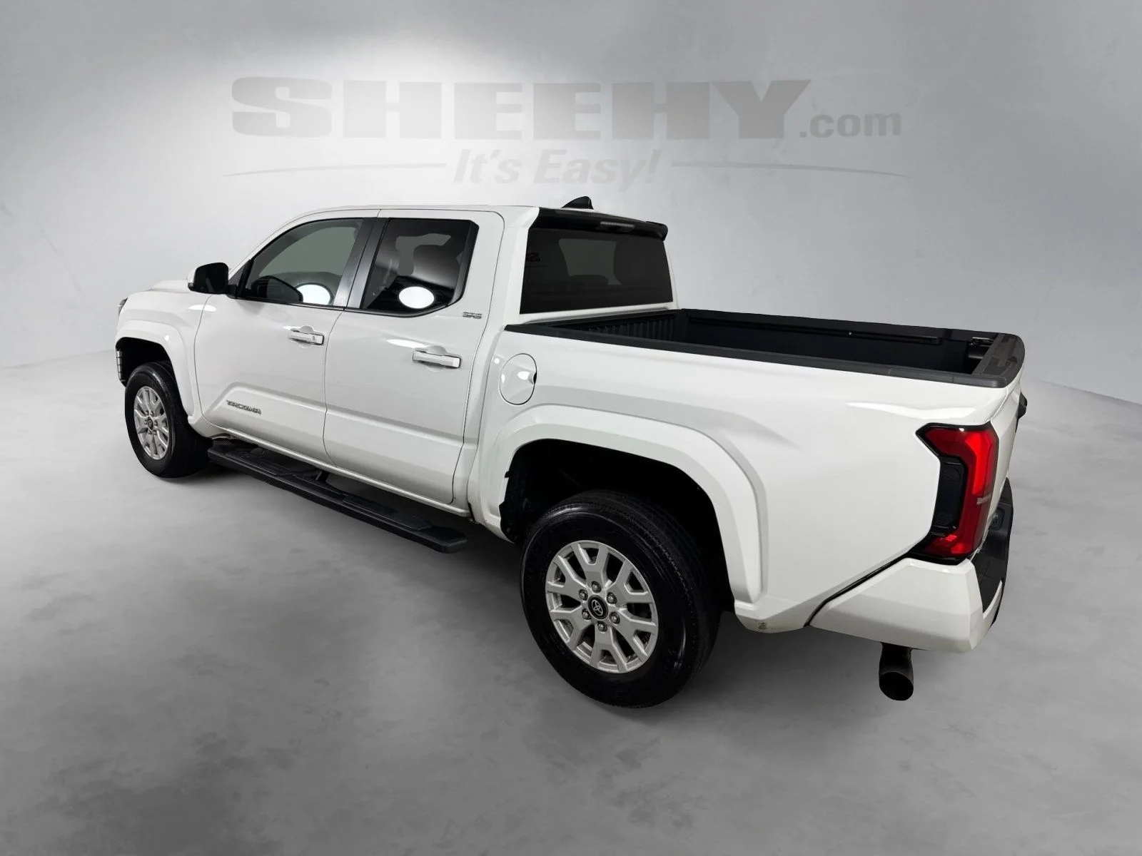 Used 2024 White Toyota SR5 image 14