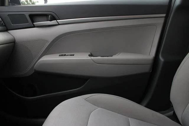 Used 2017 Blue Hyundai SE image 14