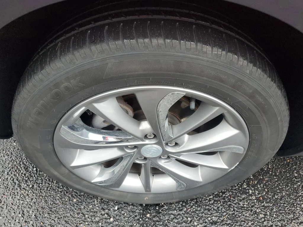 Used 2023 Orange Buick Essence image 10