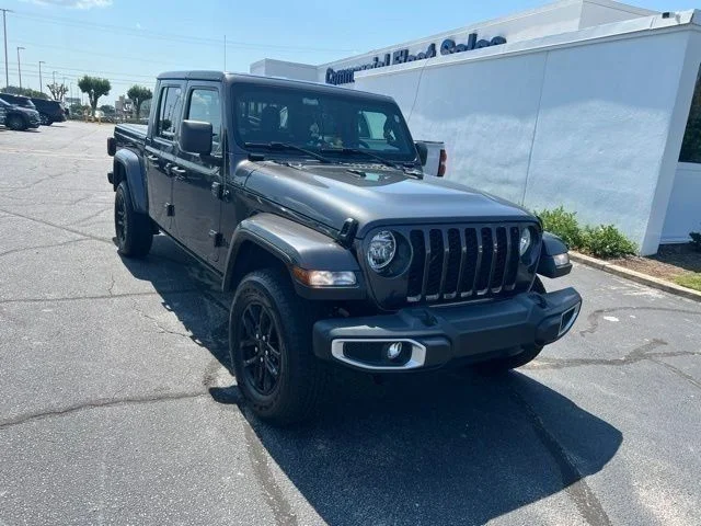 Used 2023 Gray Jeep Sport S image 1
