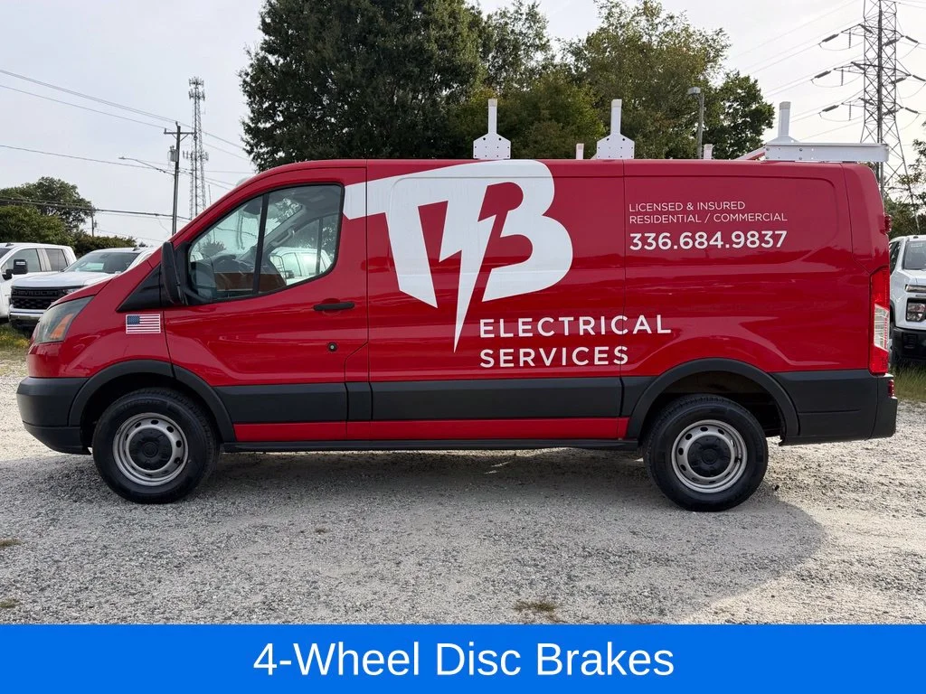 Used 2015 Red Ford Base image 9