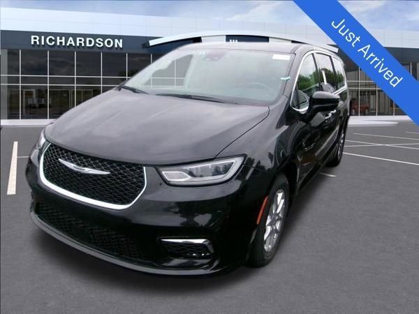 2023 Chrysler Pacifica Touring L's photo