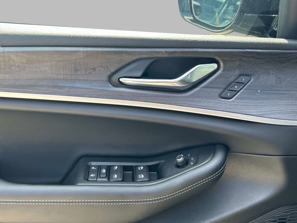 Used 2025 Gray Jeep Limited image 15