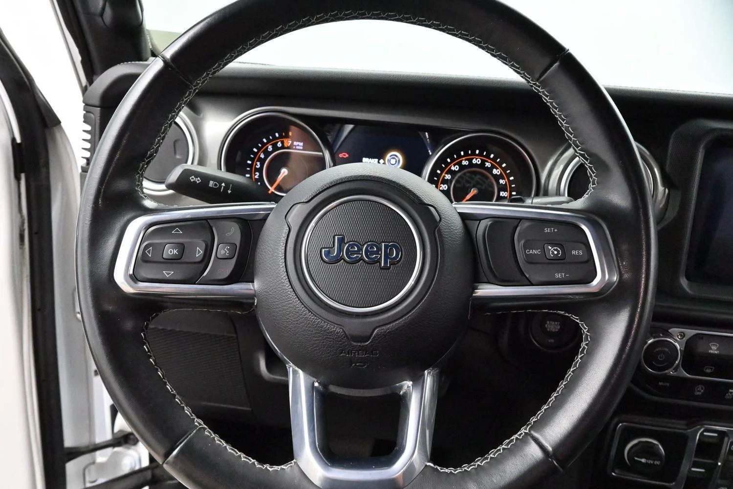 Used 2022 Bright White Clearcoat Jeep Unlimited Sahara image 16