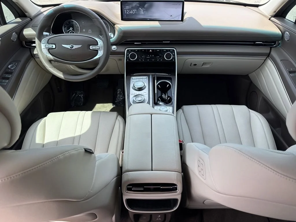 Used 2023  Genesis  image 16
