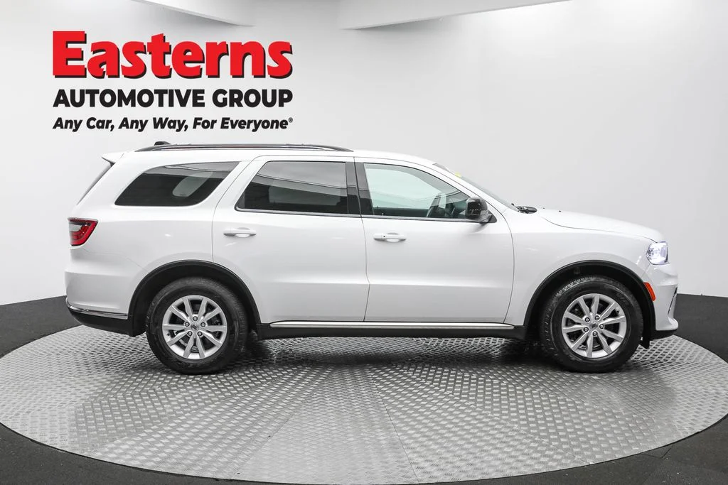 Used 2023 White Dodge SXT image 4
