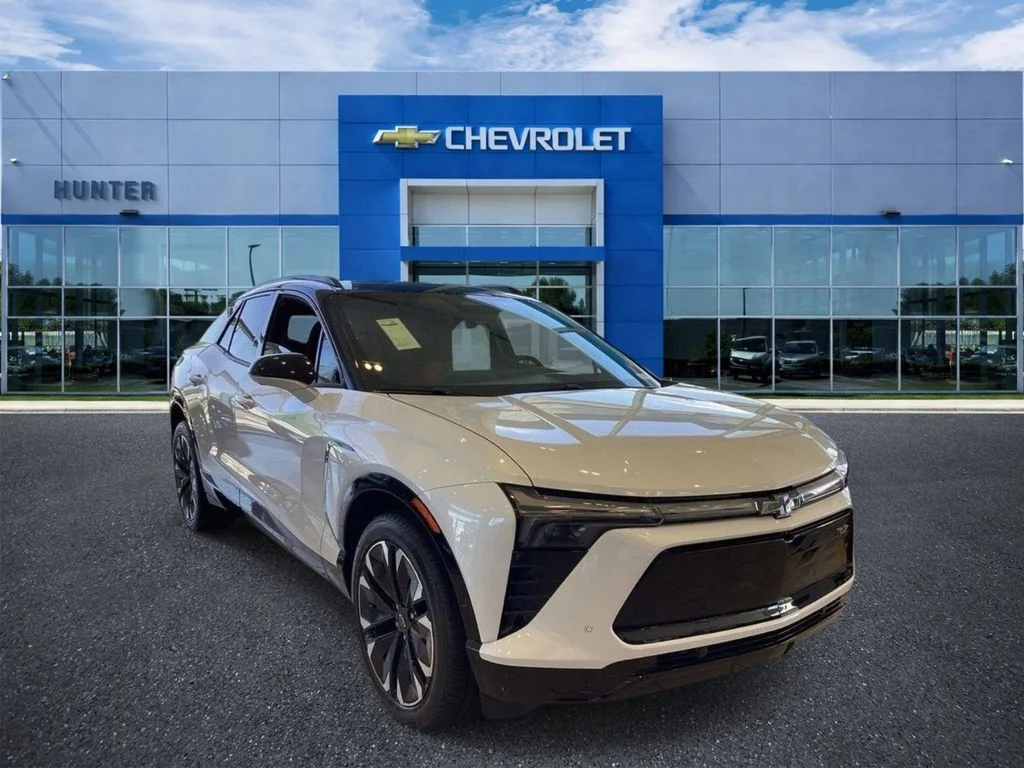 New 2026 Polar White Tricoat Chevrolet RS image 1