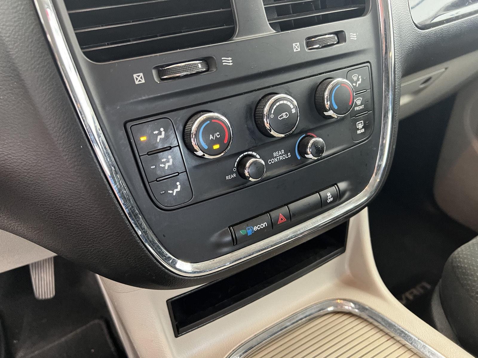 2016 Dodge Grand Caravan SXT - Photo 19