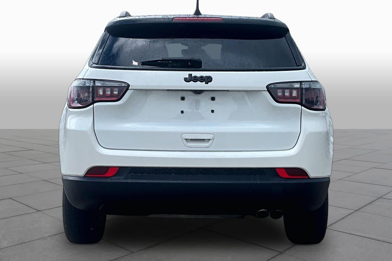 Used 2021 White Clearcoat Jeep Altitude image 5