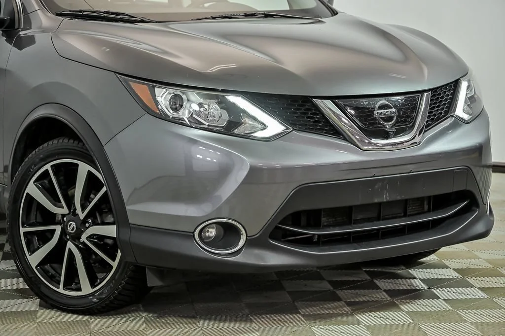 Used 2017 Nissan Rogue Sport SL with VIN JN1BJ1CR6HW126994 for sale in St. Charles, IL