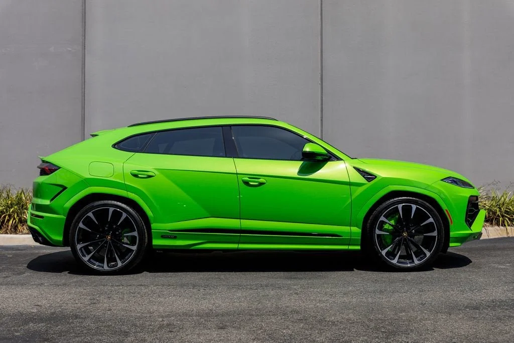 Used 2025 Green Lamborghini SE image 6
