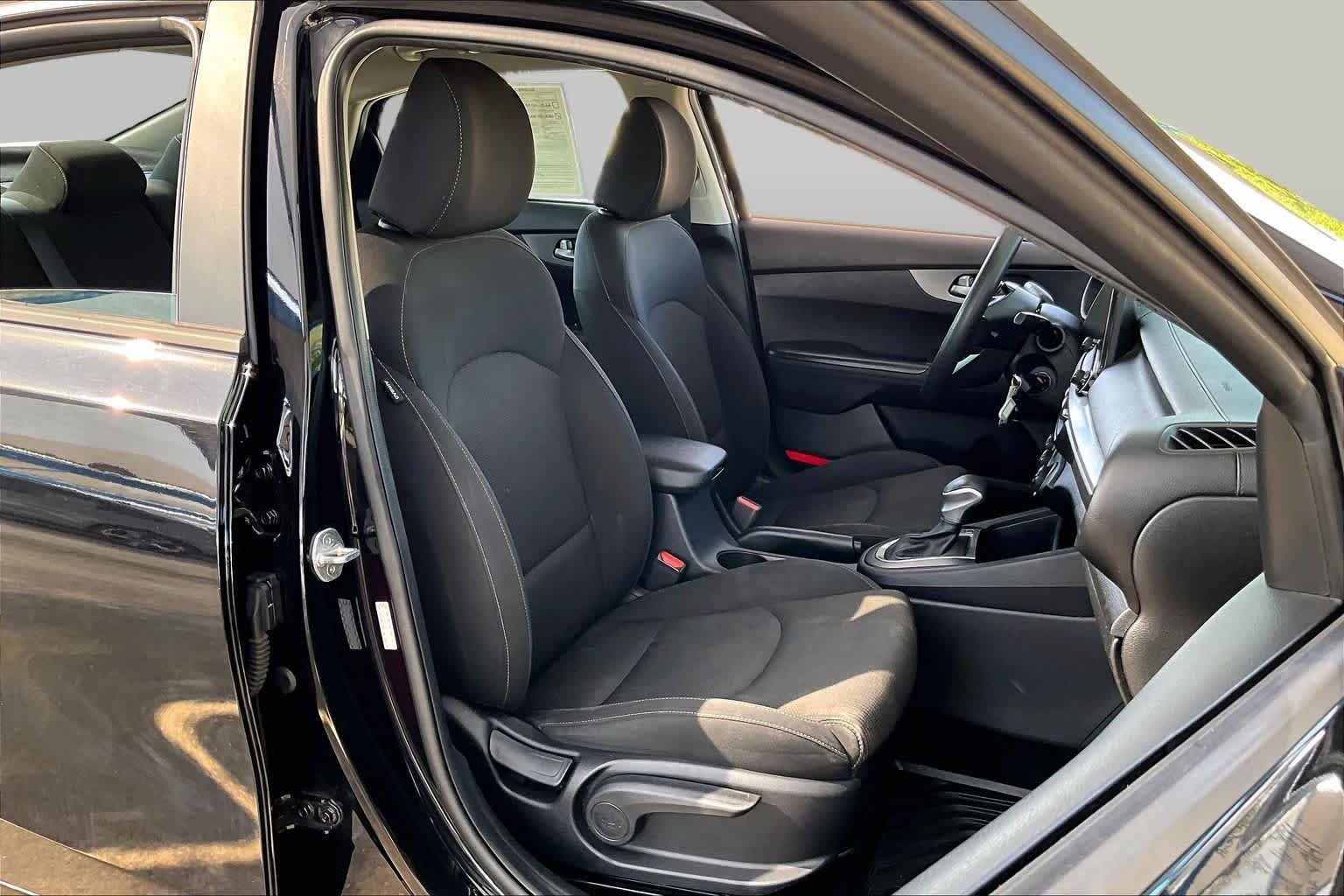 Used 2021 Aurora Black Kia LXS image 9