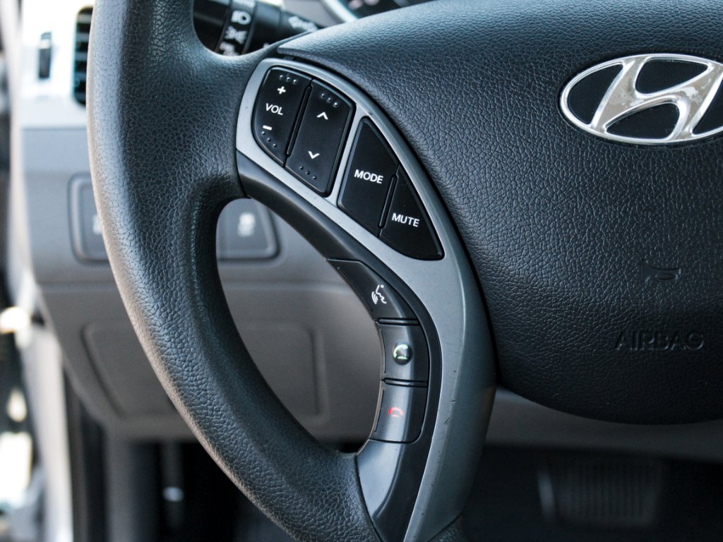 Used 2015 Shale Gray Metallic Hyundai SE image 12