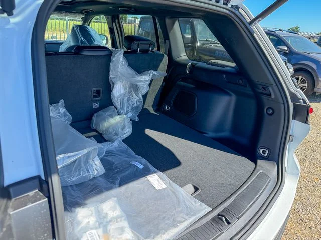 New 2026 Bright White Clear-Coat Exterior Paint Jeep Limited image 28