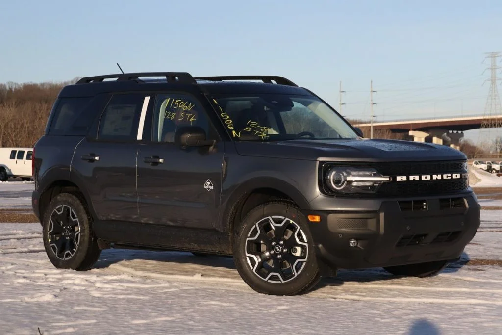 New 2025 Gray Ford Outer Banks image 2