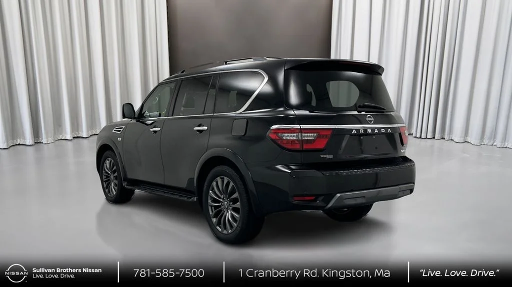 Used 2022 Black Nissan Platinum image 7