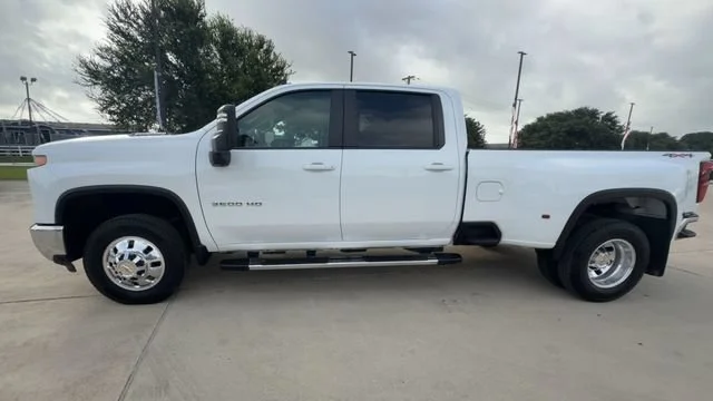 Certified Used 2025 Summit White Chevrolet LT DRW image 5