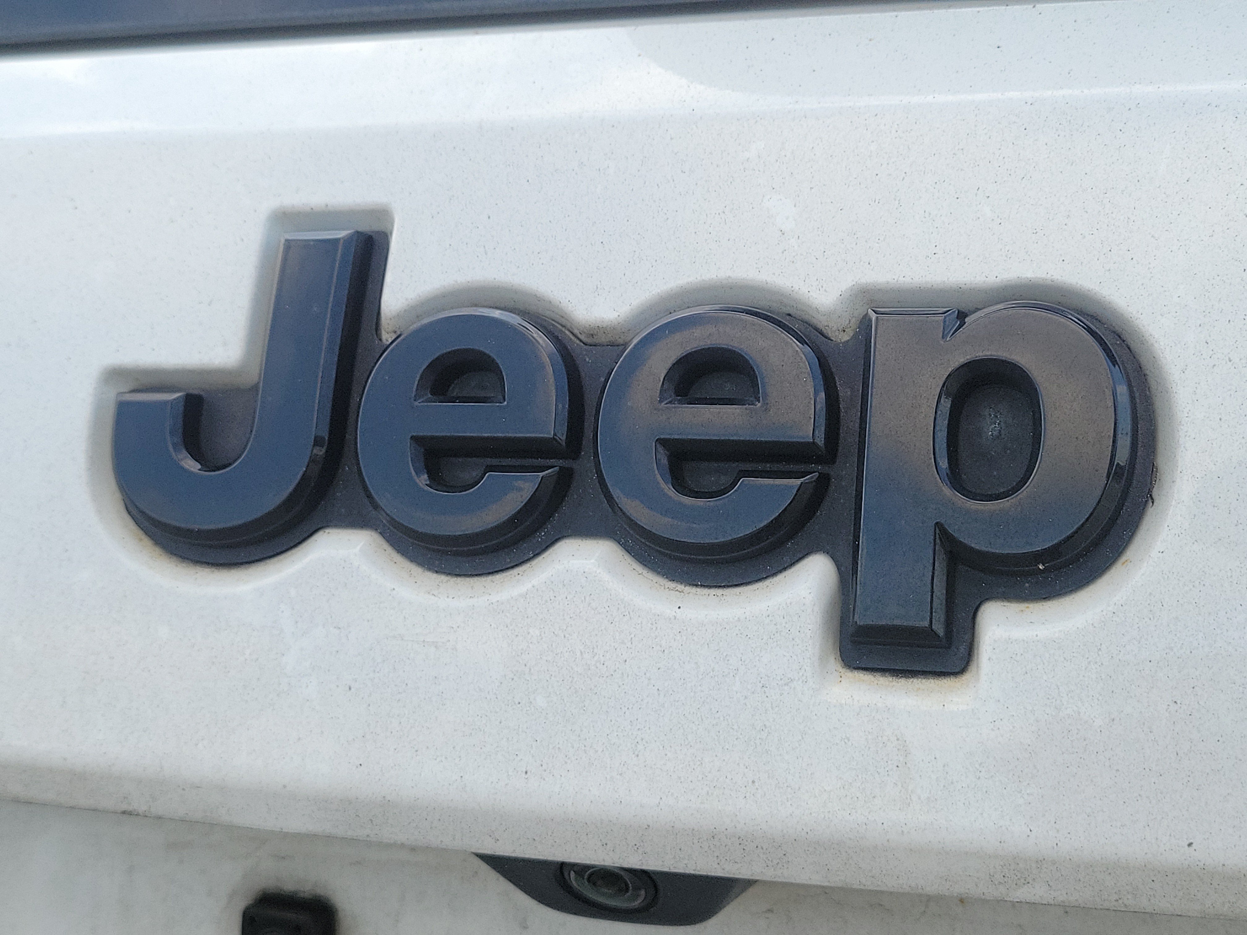 Used 2020 Bright White Clearcoat Jeep Altitude image 10