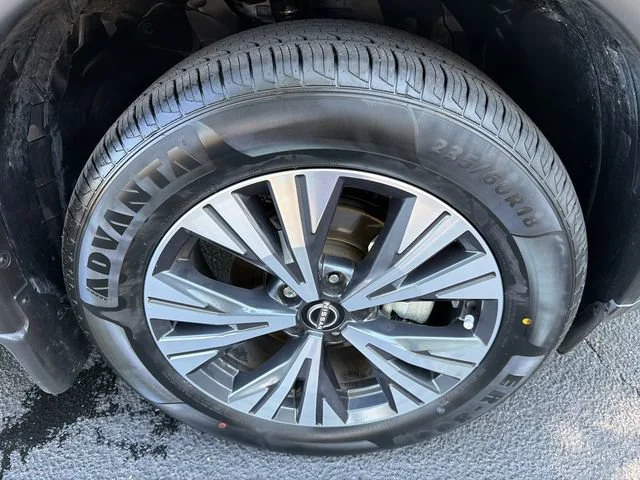Used 2022 Black Nissan SV FWD image 12