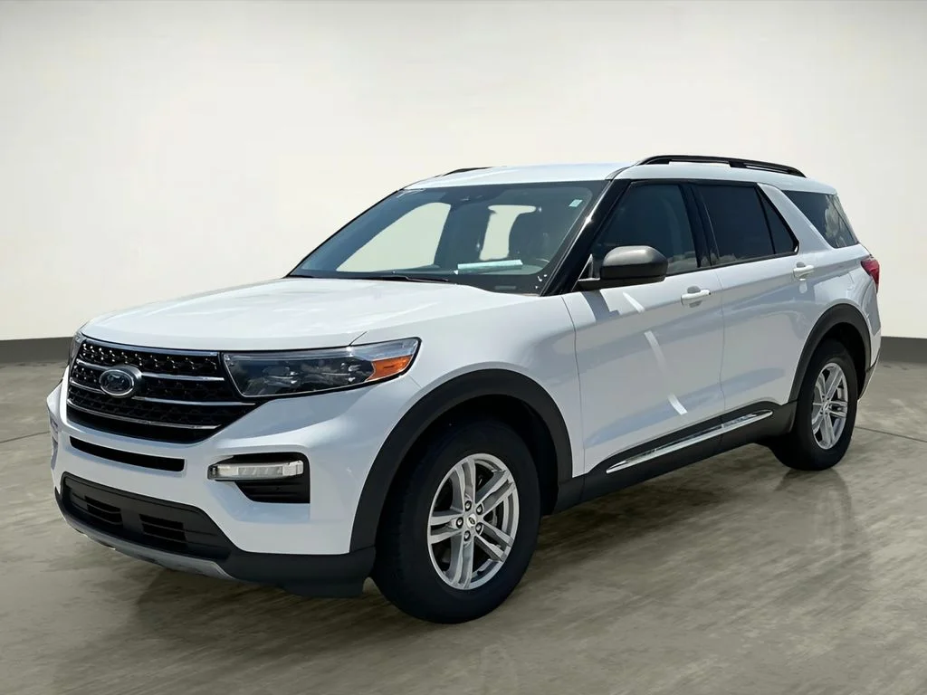Used 2023 White Ford XLT image 1