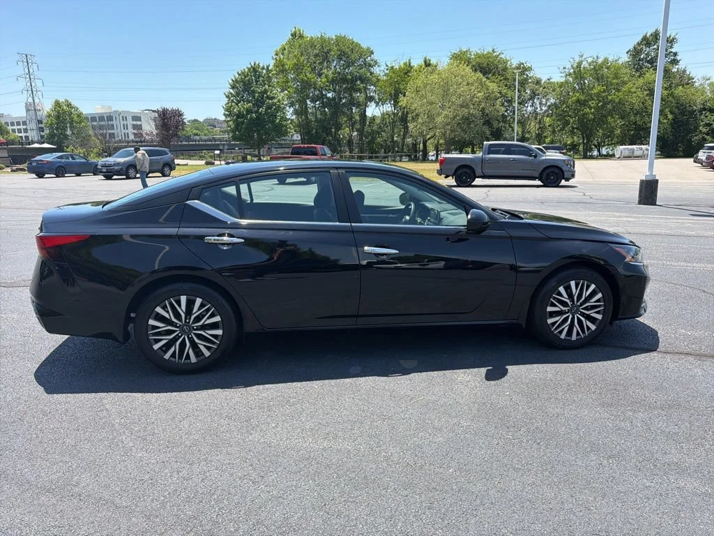 Used 2023 Black Nissan 2.5 SV image 10