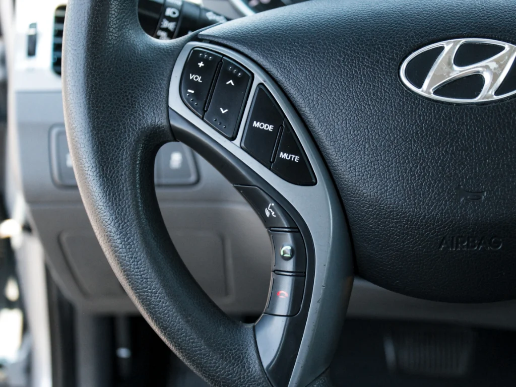 Used 2015 Shale Gray Metallic Hyundai SE image 12