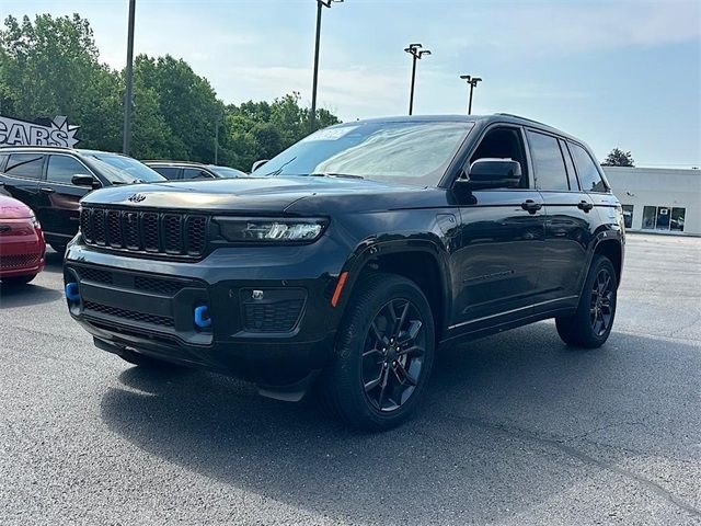 New 2024 Diamond Black Crystal Pearl-Coat Exterior Paint Jeep Anniversary Edition 4xe image 3