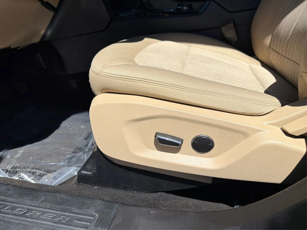 Used 2017 Ingot Silver Metallic Ford Base image 19