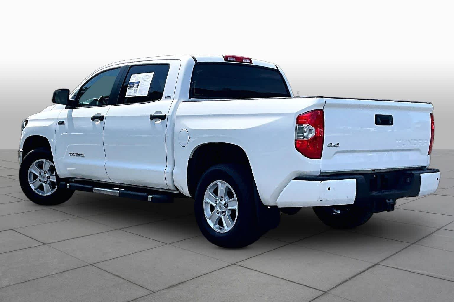 Used 2017 Super White Toyota SR5 image 11