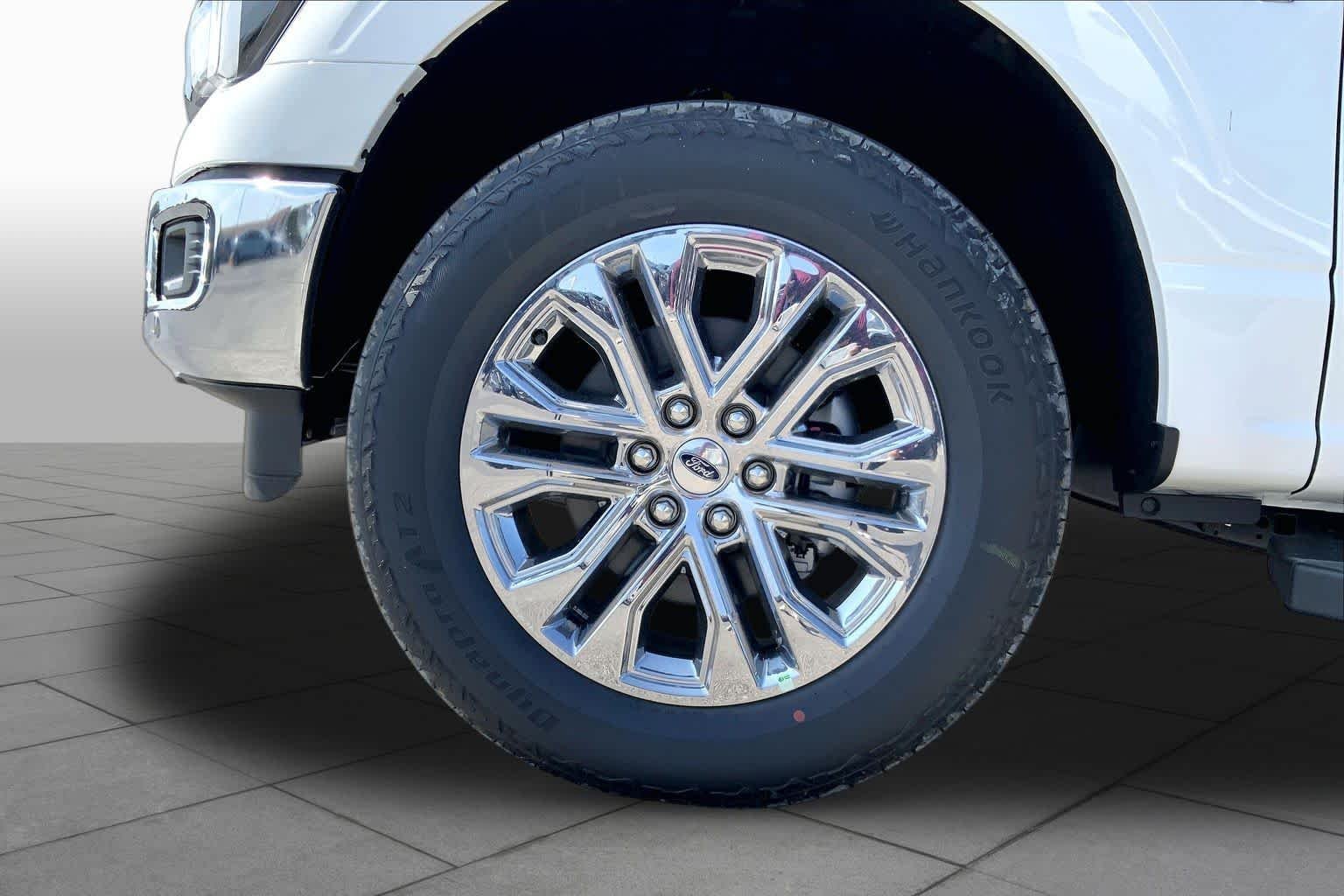 New 2026 Star White Metallic Tri-Coat Ford Lariat® image 8