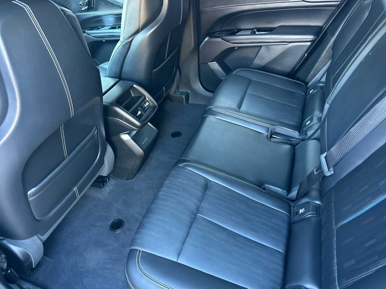 Used 2024 Silver Metallic Cadillac Luxury 4D Sport Utility image 14